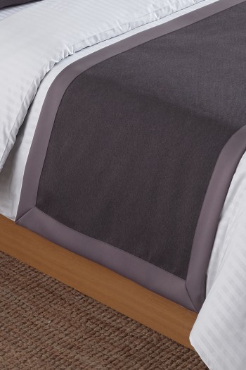 Varol 70x250 Yatak Şalı (Runner) ve 2 Adet 45x45 Kırlent Seti – Otel Konsept Lüx Dekoratif Set