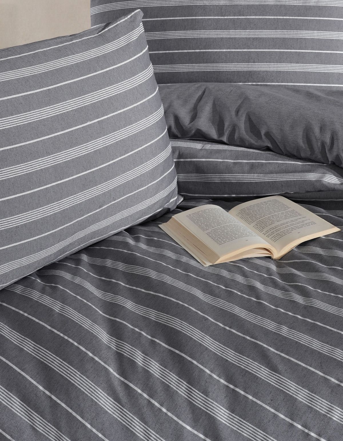 Varol Çarşafı Lastikli Saten Çizgili Çift Kişilik Nevresim Takım