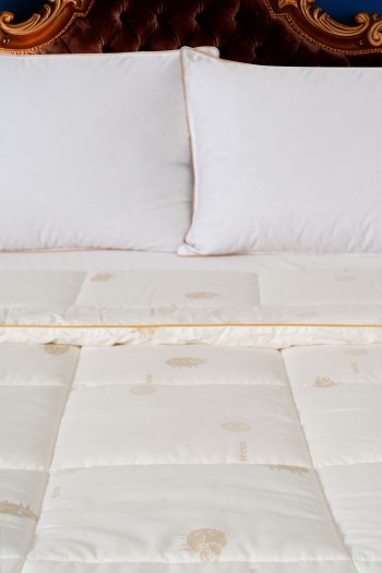 Varol Pure Woll King Size Yün Yorgan (215x235 cm) – %100 Pamuk Kılıf | Bez Çantalı